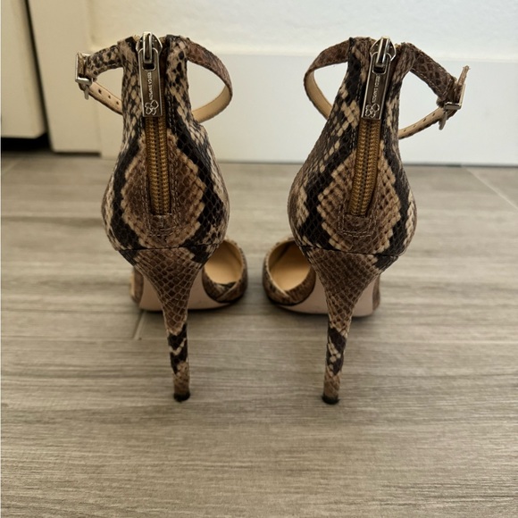 Snakeskin Pointed Toe Pump with Ankle Strap - Size 7 - Picture 2 of 6